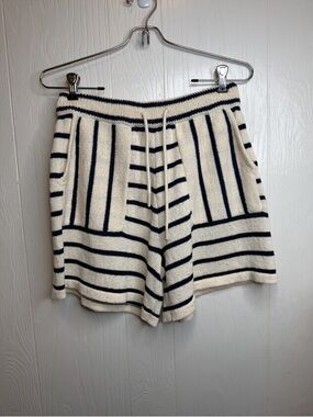 BKE NWT Striped Sweater Knit Short M Striped Knit, Cream & Navy